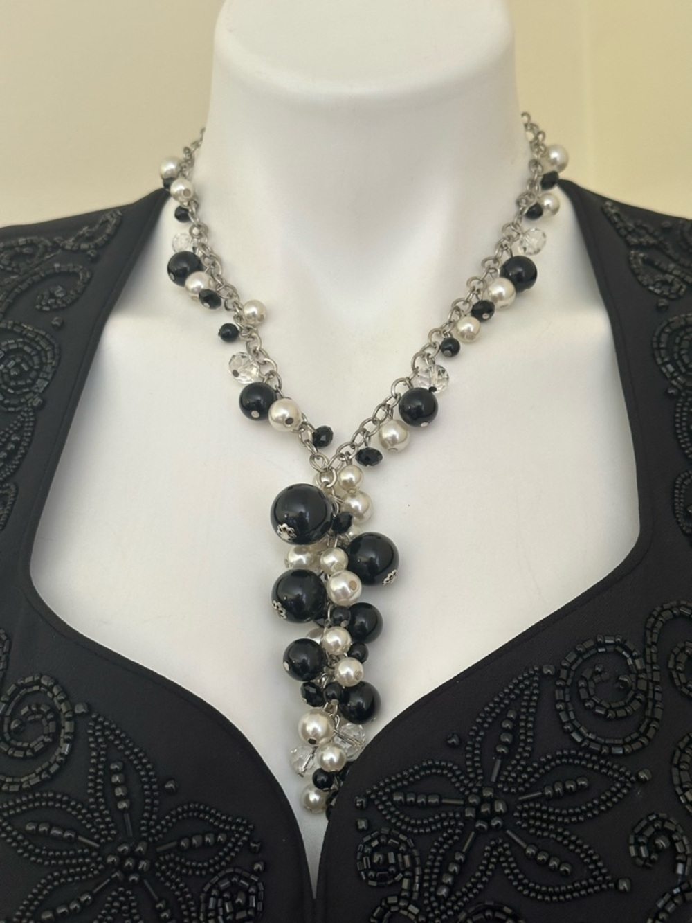 LIZ CLAIBORNE NIGHT Black Beaded Short-Sleeve Heart Shape Evening Gown Sz 12 - Picture 7 of 16